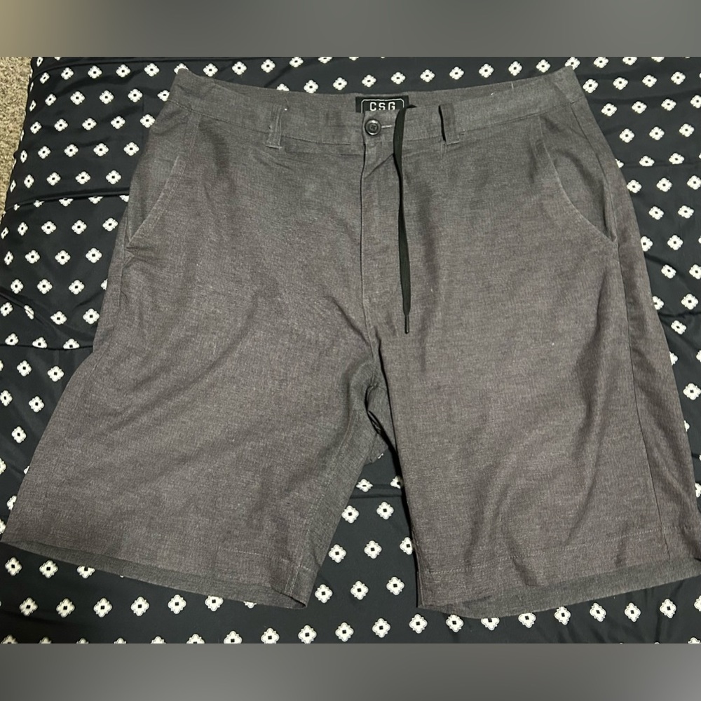 Used Men’s CSG (Champs Sports Gear) dark charcoal grey/ black shorts - size 38 - Picture 1 of 16